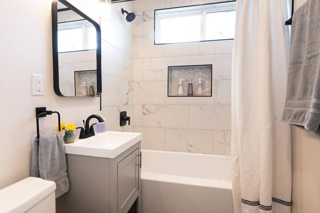 Beautiful 3 Bed 1 Bath Designer Home + Hot Tub Лос-Анджелес Экстерьер фото